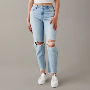 American Eagle Strigid Curvy Ripped Mom Jeans Super High Rise Size 00 or 24 NWT